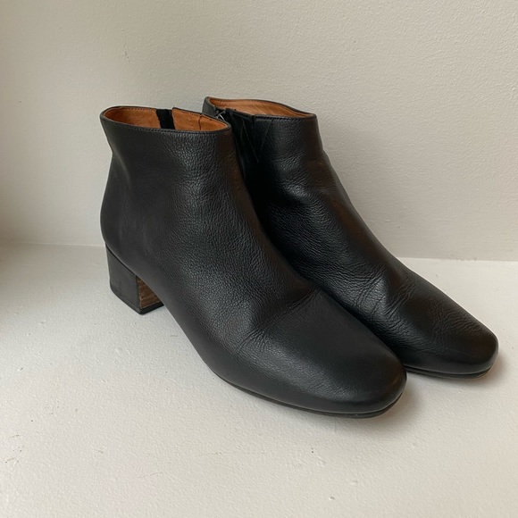 Gentle Souls by Kenneth Cole Ella Bootie - Picture 3 of 8